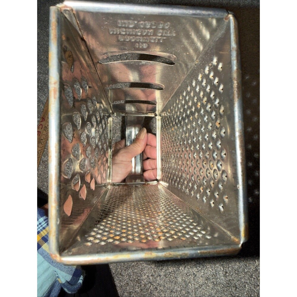 Vtg Bromwell Metal Cheese Grater 4 Sided Rustic Shredder Kitchen Decor #119 - Picture 10 of 10